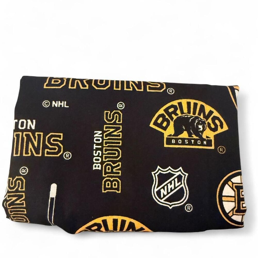 18” x 21” Boston Bruins NHL Cotton Fabric Fat Quarter Black Gold